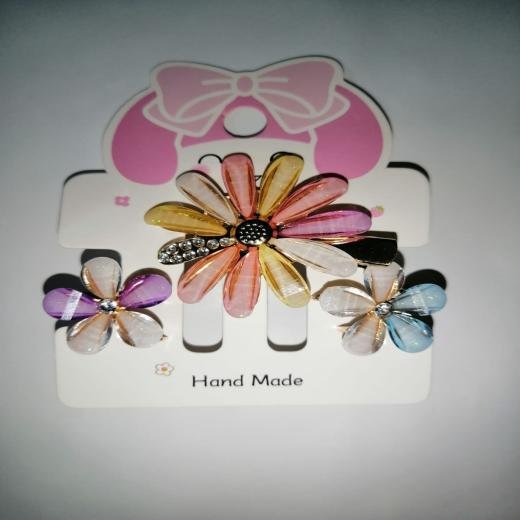 Pack of 3 Crystal Flower Hair Catcher Clips for Women – Stylish Hair Claw Set